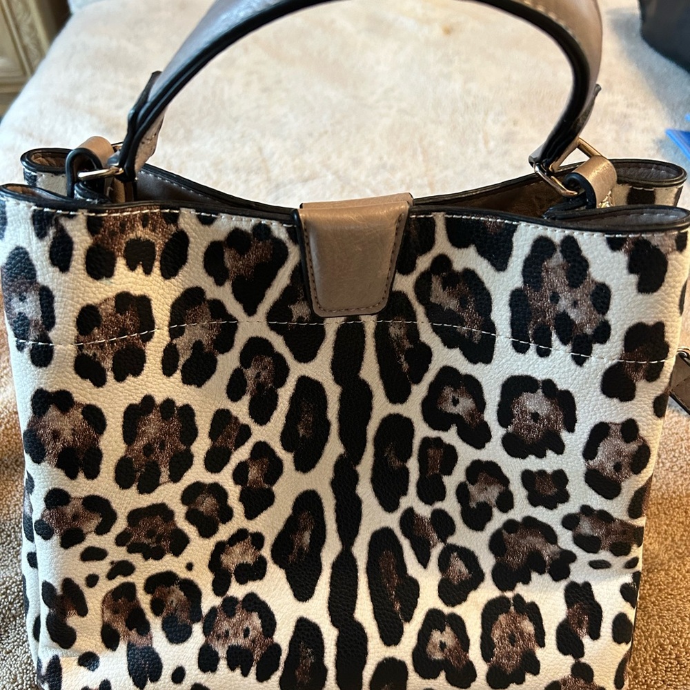 Jen & Co leopard print hand/shoulder pocketbook - Picture 2 of 4